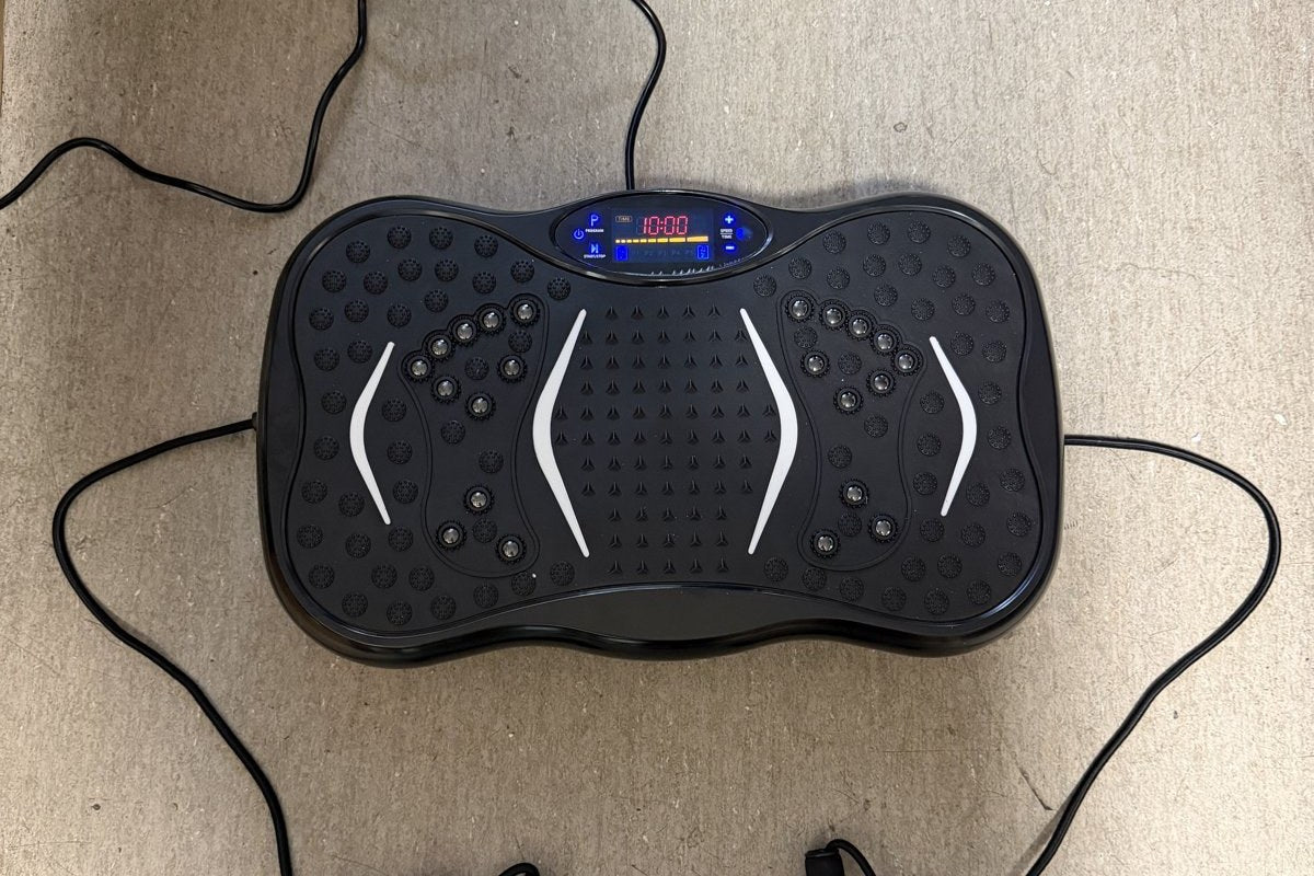 Vera FIT vibrationsplatta med två träningsband sedd ovanifrån