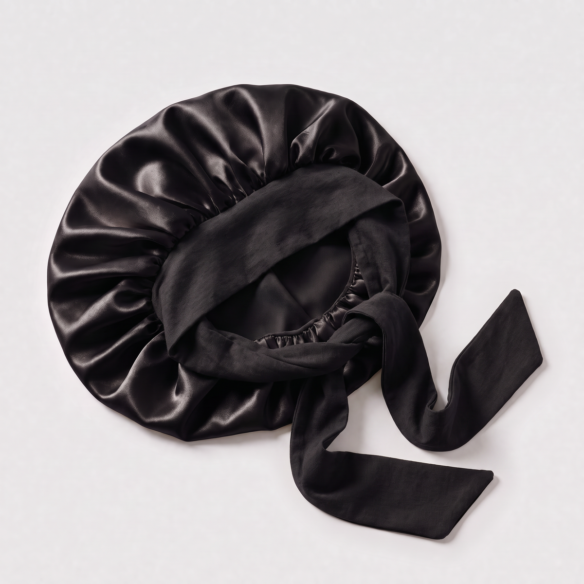 Svart silk bonnet i 100% mullbärssilke med långt knytband - silkesmössa från Vera